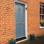 A Character Cottage In Historical Canterbury