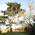 Canterbury Hotel Cottages And Apartment\'S