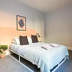 Stylish 3-Bedroom Home In Canterbury City-Centre - Superb Location!