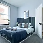 Stylish 3-Bedroom Home In Canterbury City-Centre - Superb Location!