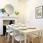 Stylish 3-Bedroom Home In Canterbury City-Centre - Superb Location!
