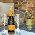 New Edwin Bing Mews -Luxury City Centre Home - Free Parking