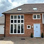 New Edwin Bing Mews -Luxury City Centre Home - Free Parking