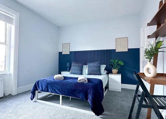 Stylish 3-Bedroom Home In Canterbury City-Centre - Superb Location!