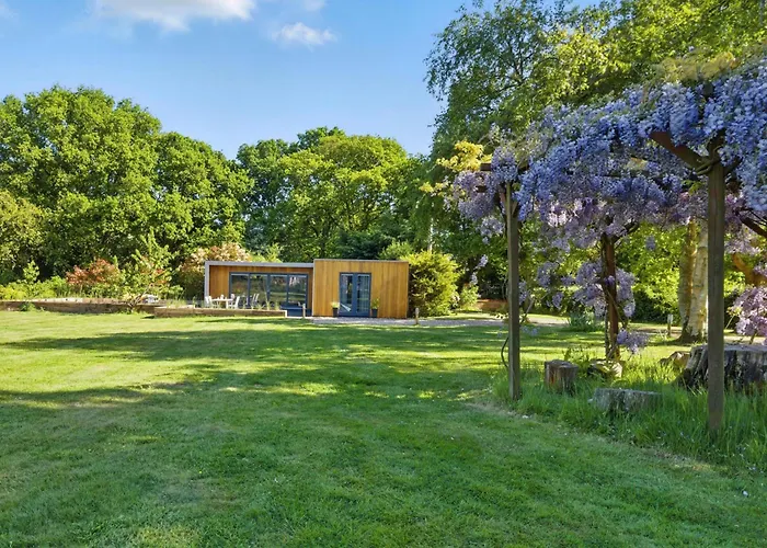 Countryside Annex- Sleeps 2 Free Parking & Garden