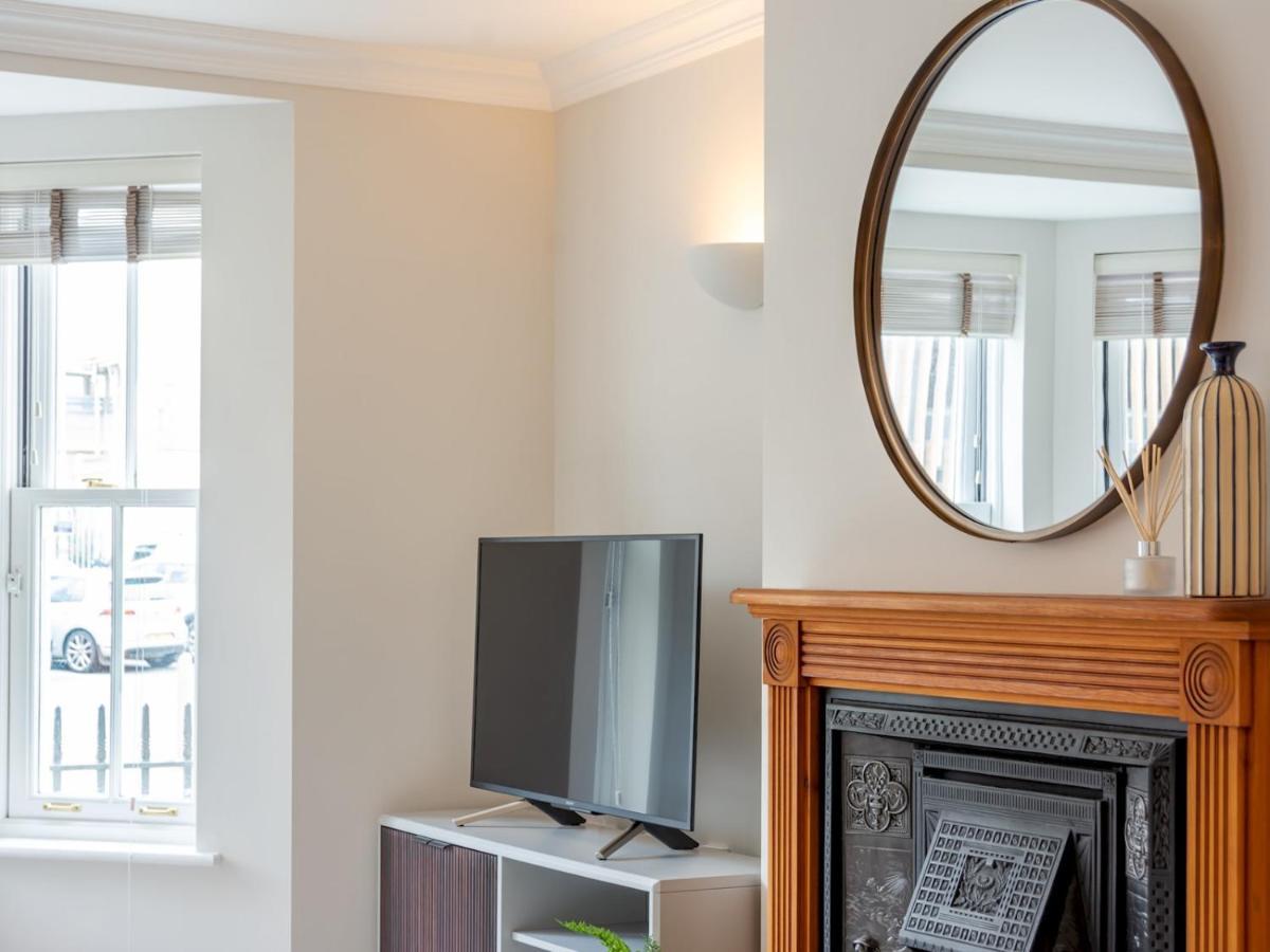 Pass The Keys A Luxurious With Secure Gated Parking Apartment *