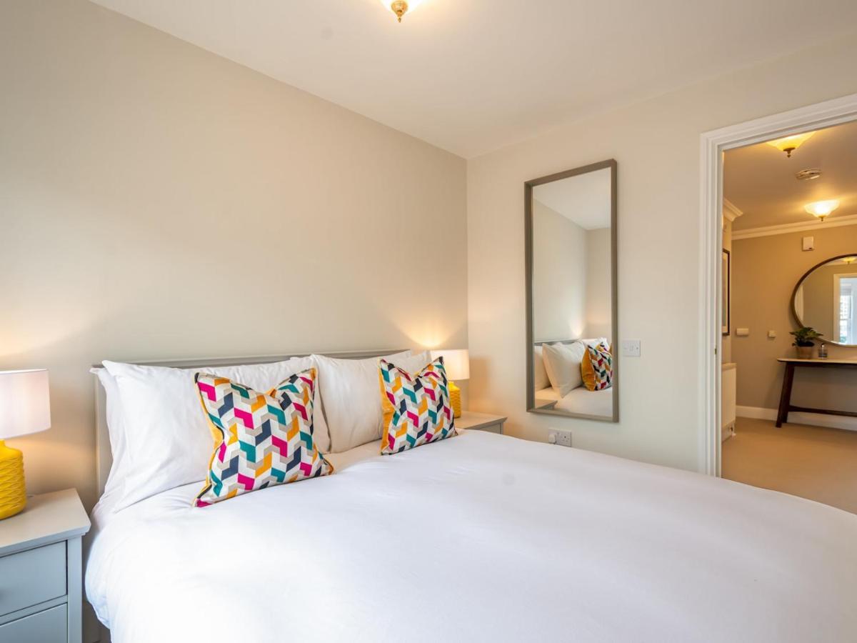Pass The Keys A Luxurious With Secure Gated Parking Apartment