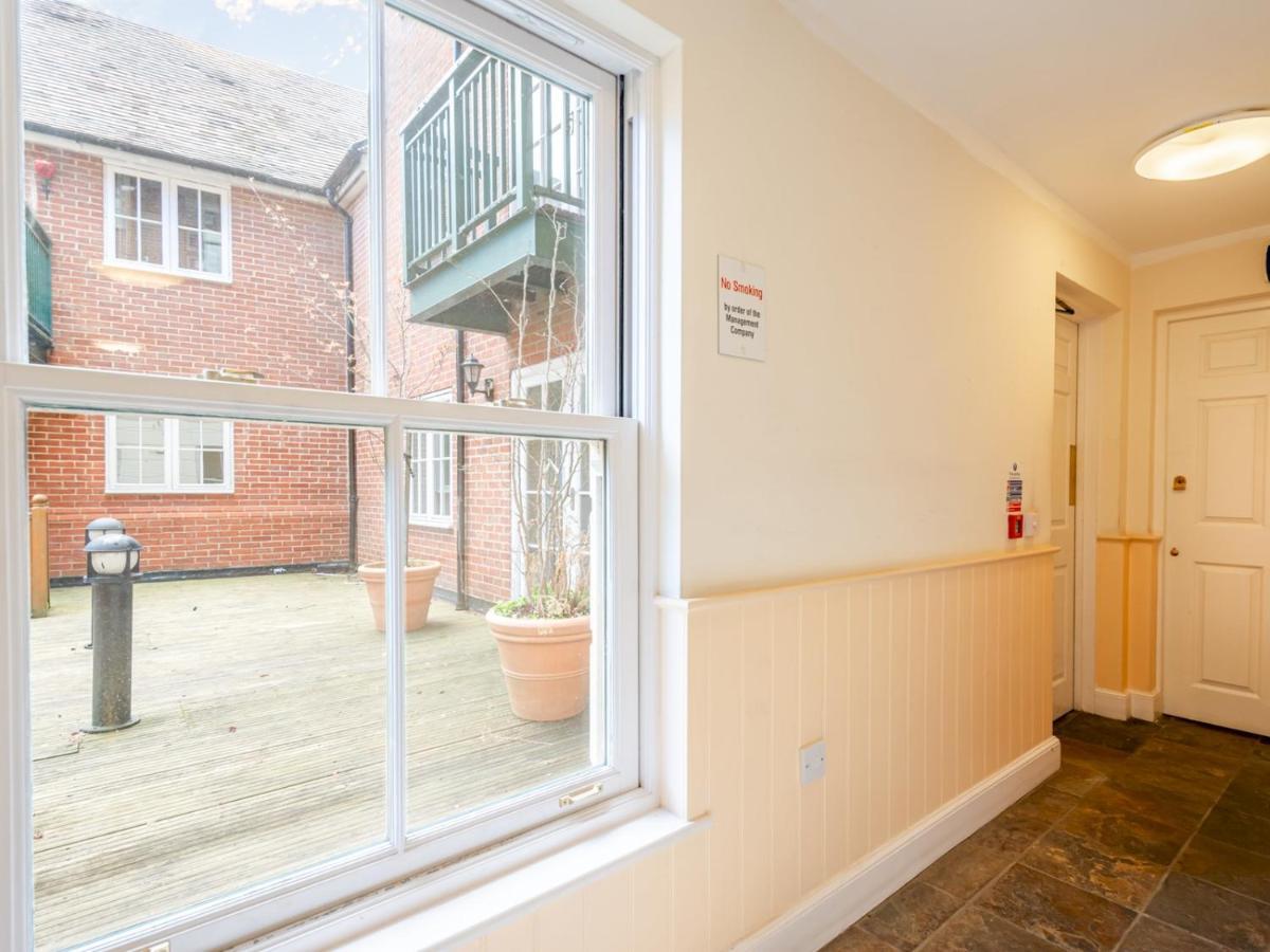 Pass The Keys A Luxurious With Secure Gated Parking Apartment