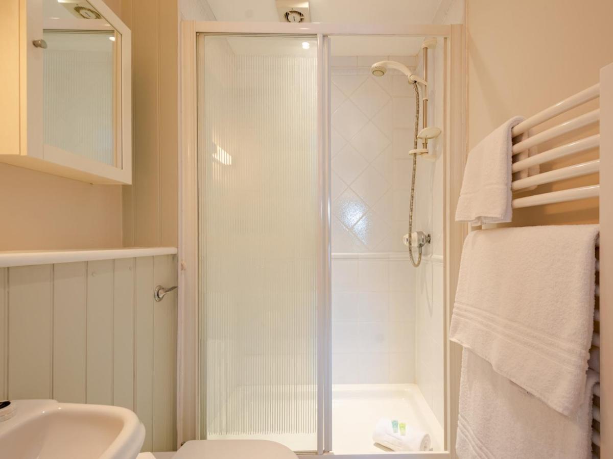 Apartment Pass The Keys A Luxurious With Secure Gated Parking *