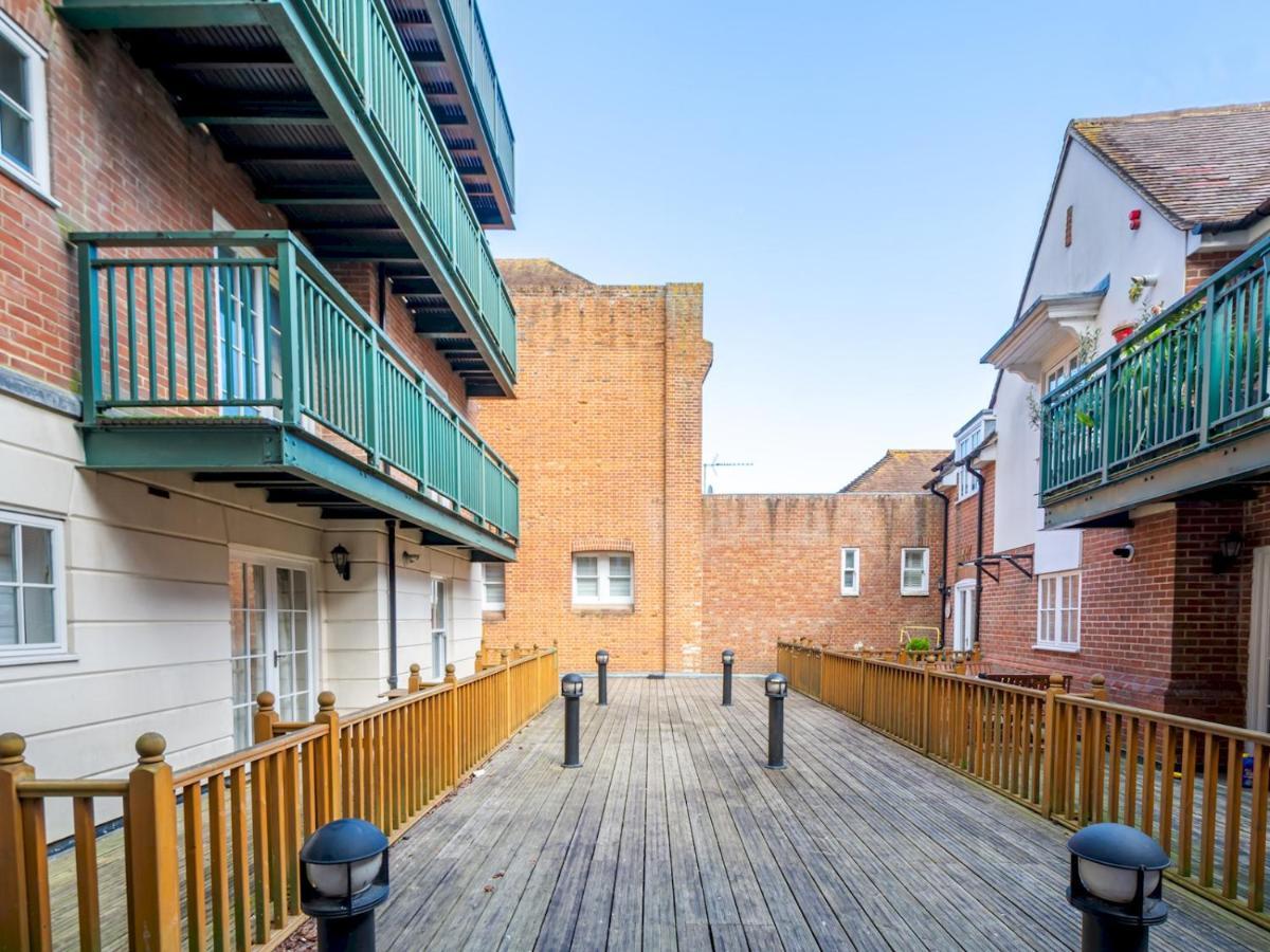 Pass The Keys A Luxurious With Secure Gated Parking Apartment Canterbury