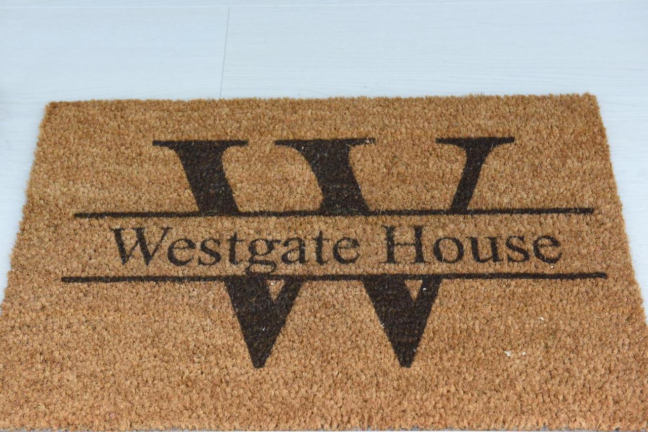 Westgate House - 5 Bedroom Newly Renovated House With Hot Tub & Private Parking * Canterbury