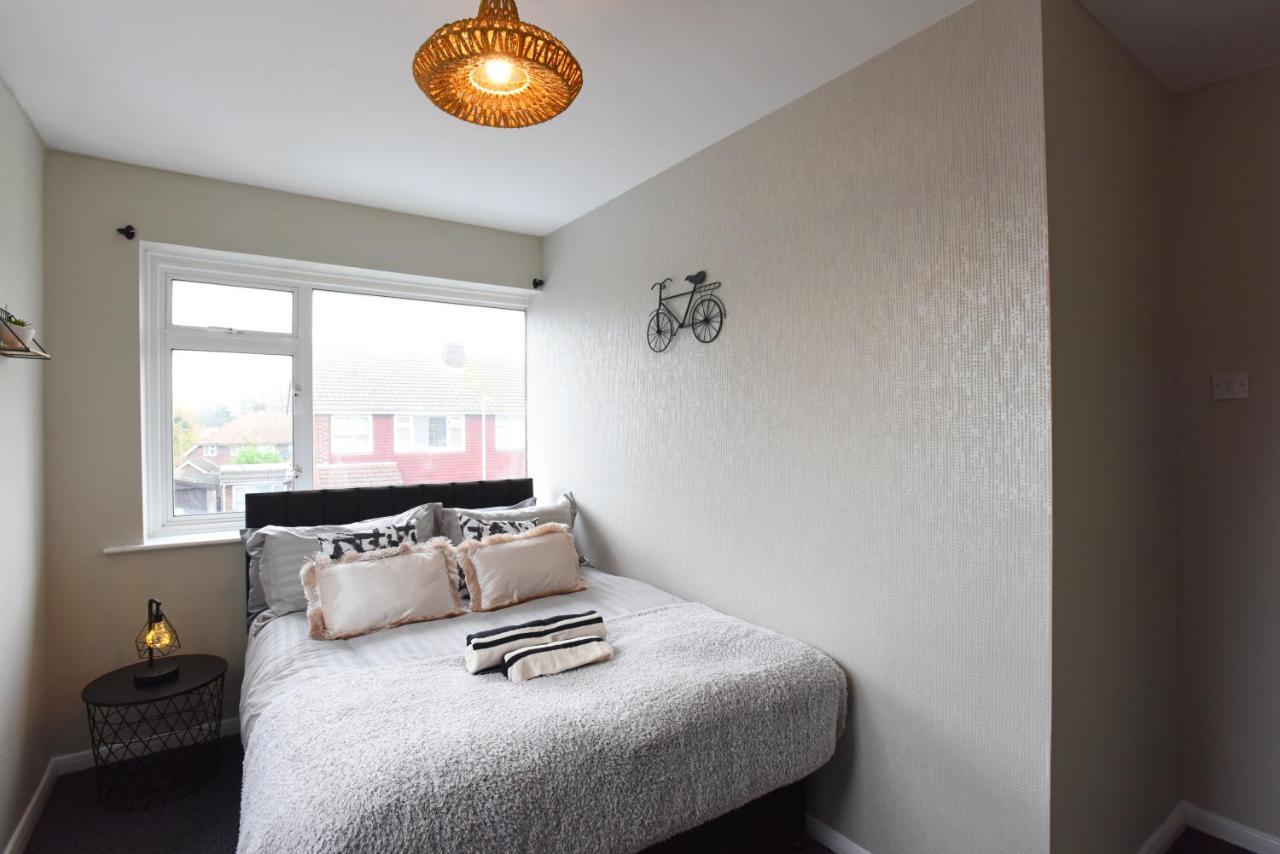 Westgate House - 5 Bedroom Newly Renovated House With Hot Tub & Private Parking *