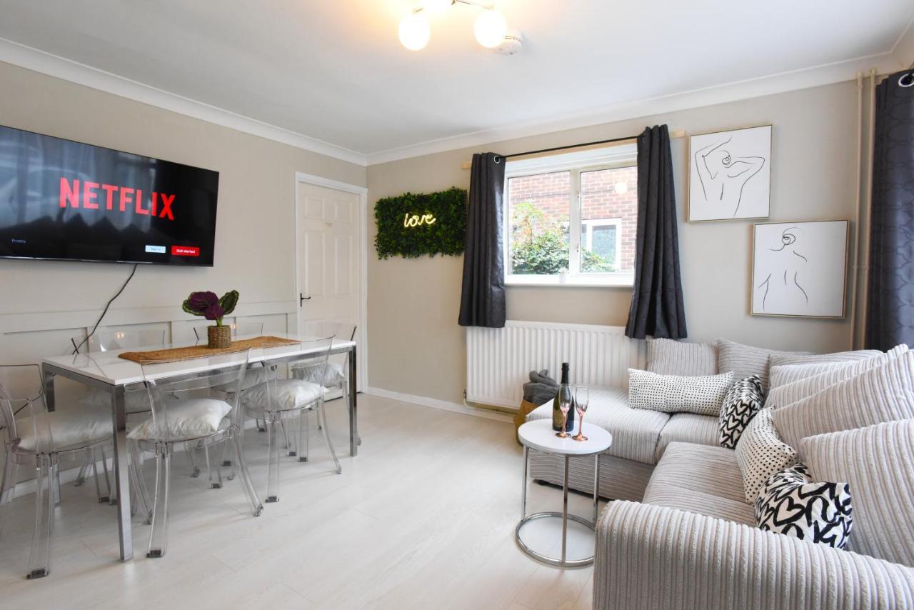 Westgate House - 5 Bedroom Newly Renovated House With Hot Tub & Private Parking * Canterbury