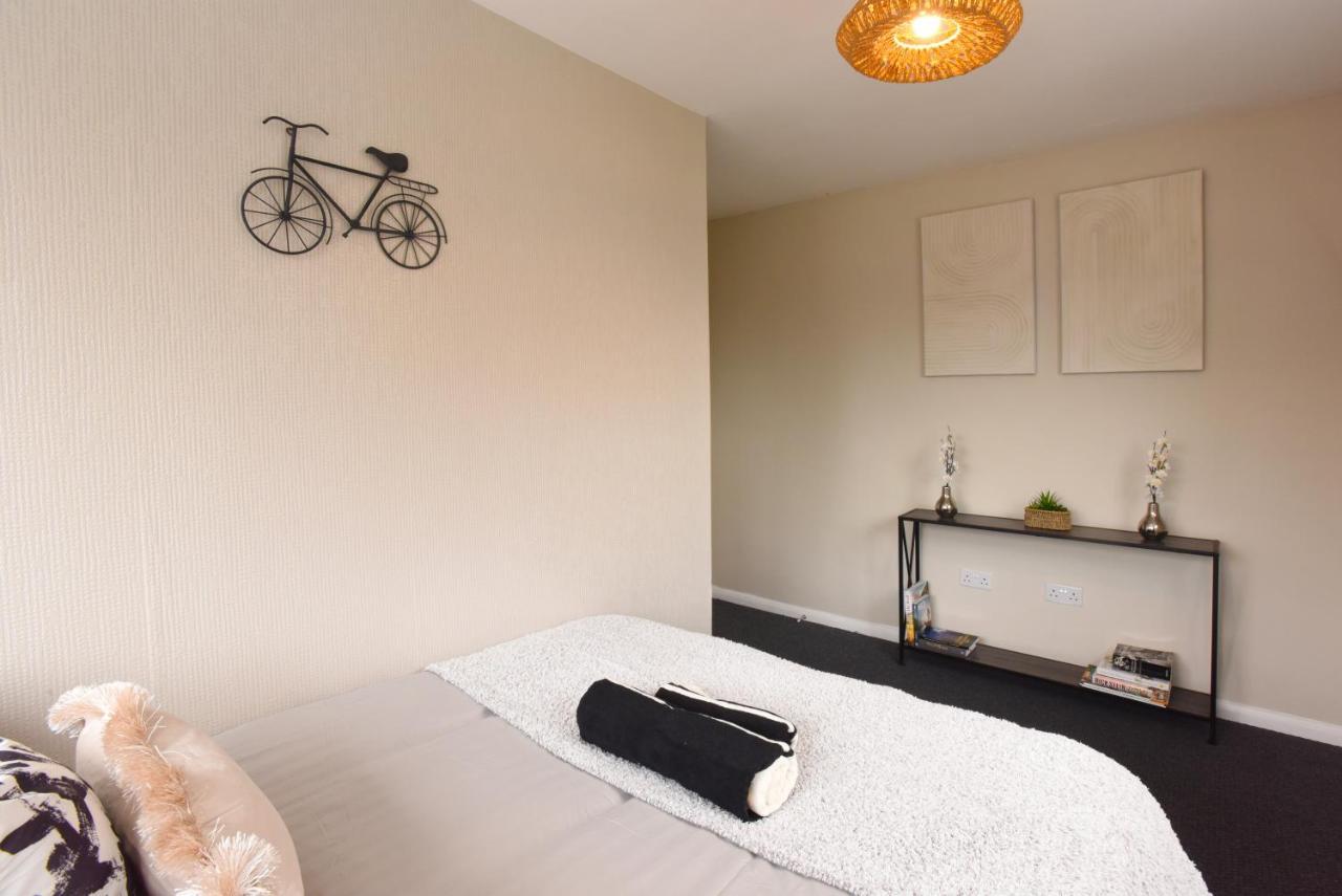 Apartment Westgate House - 5 Bedroom Newly Renovated House With Hot Tub & Private Parking