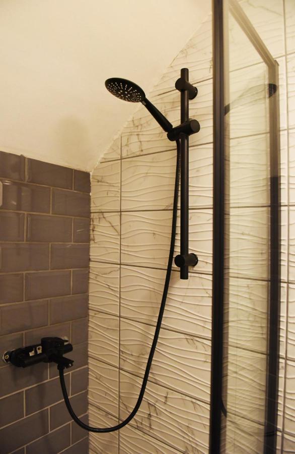 Apartment Westgate House - 5 Bedroom Newly Renovated House With Hot Tub & Private Parking Canterbury