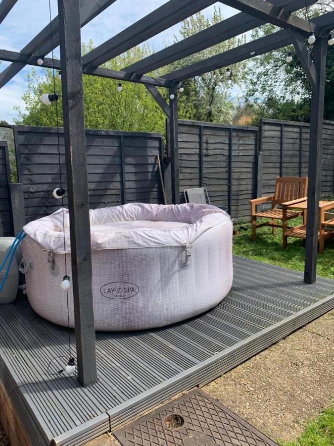 Westgate House - 5 Bedroom Newly Renovated House With Hot Tub & Private Parking *