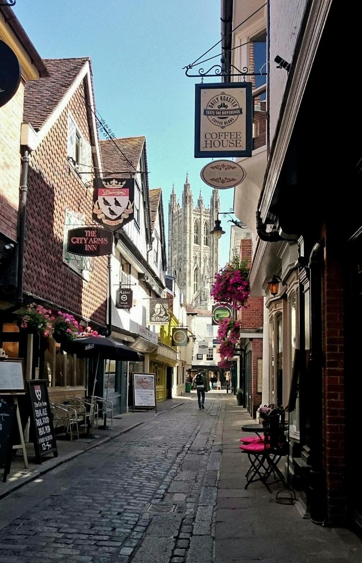 Stylish 3-bedroom In City-centre - Superb Location! * Canterbury