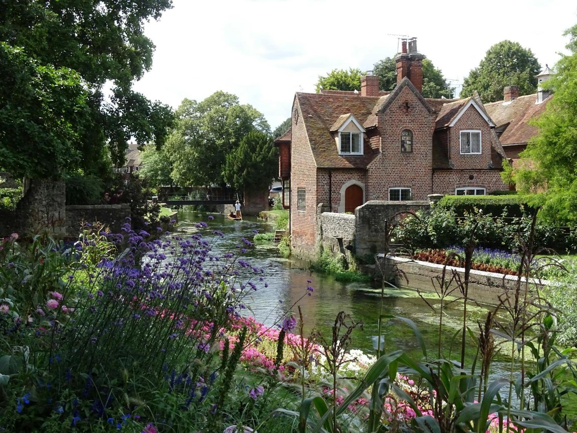 Stylish 3-bedroom In City-centre - Superb Location! Canterbury