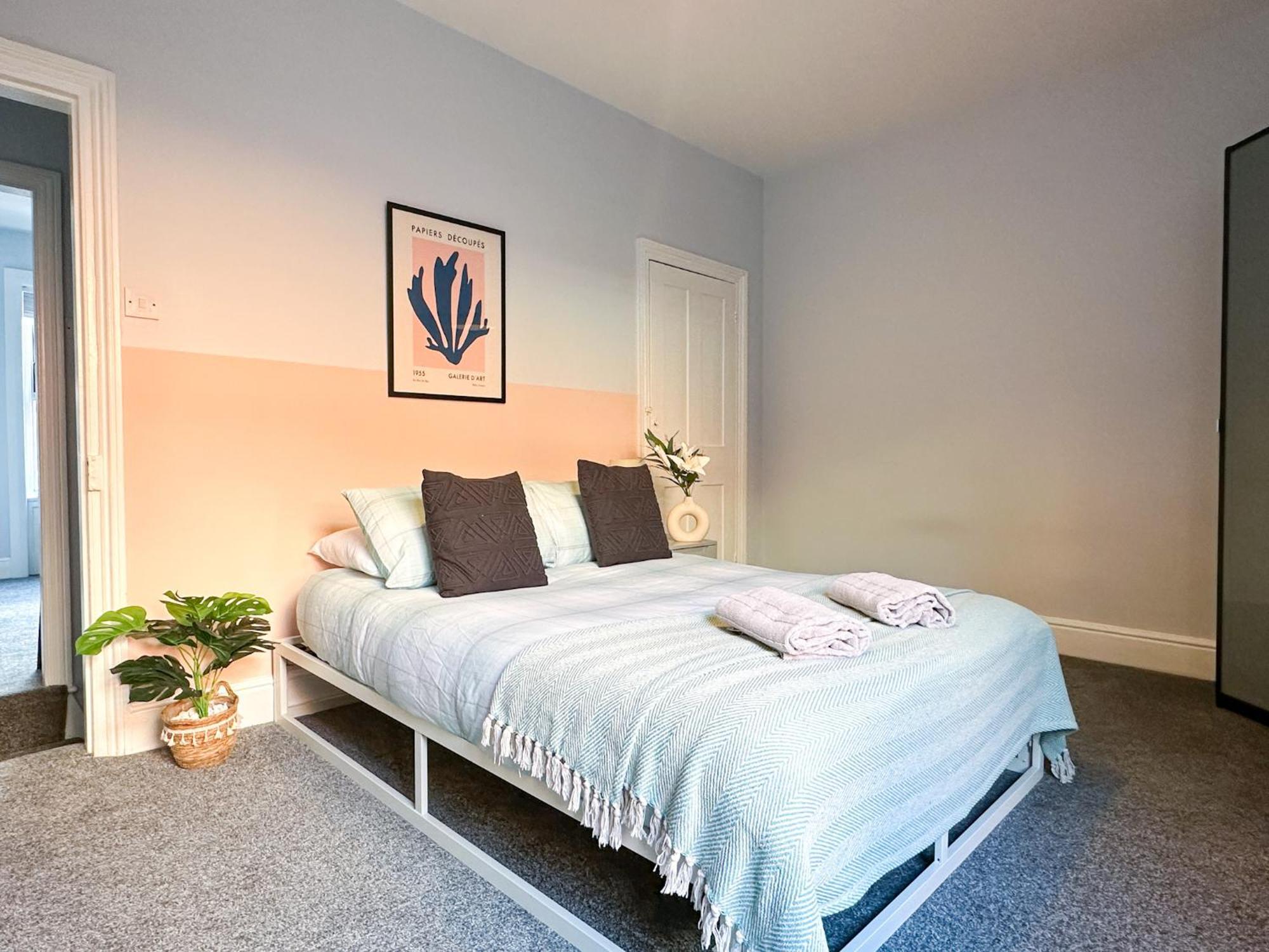 Holiday home Stylish 3-bedroom In City-centre - Superb Location! *
