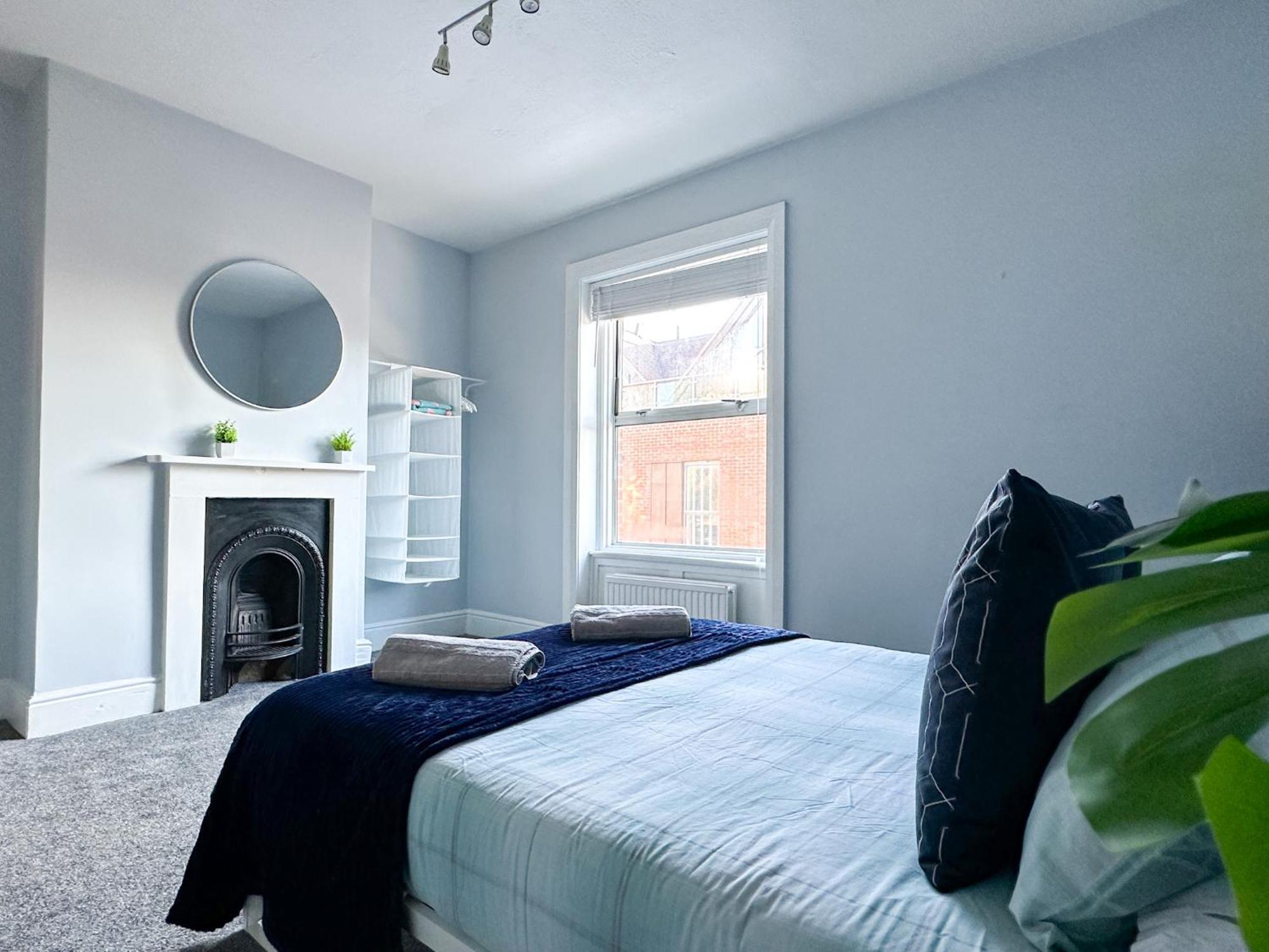 Holiday home Stylish 3-bedroom In City-centre - Superb Location!