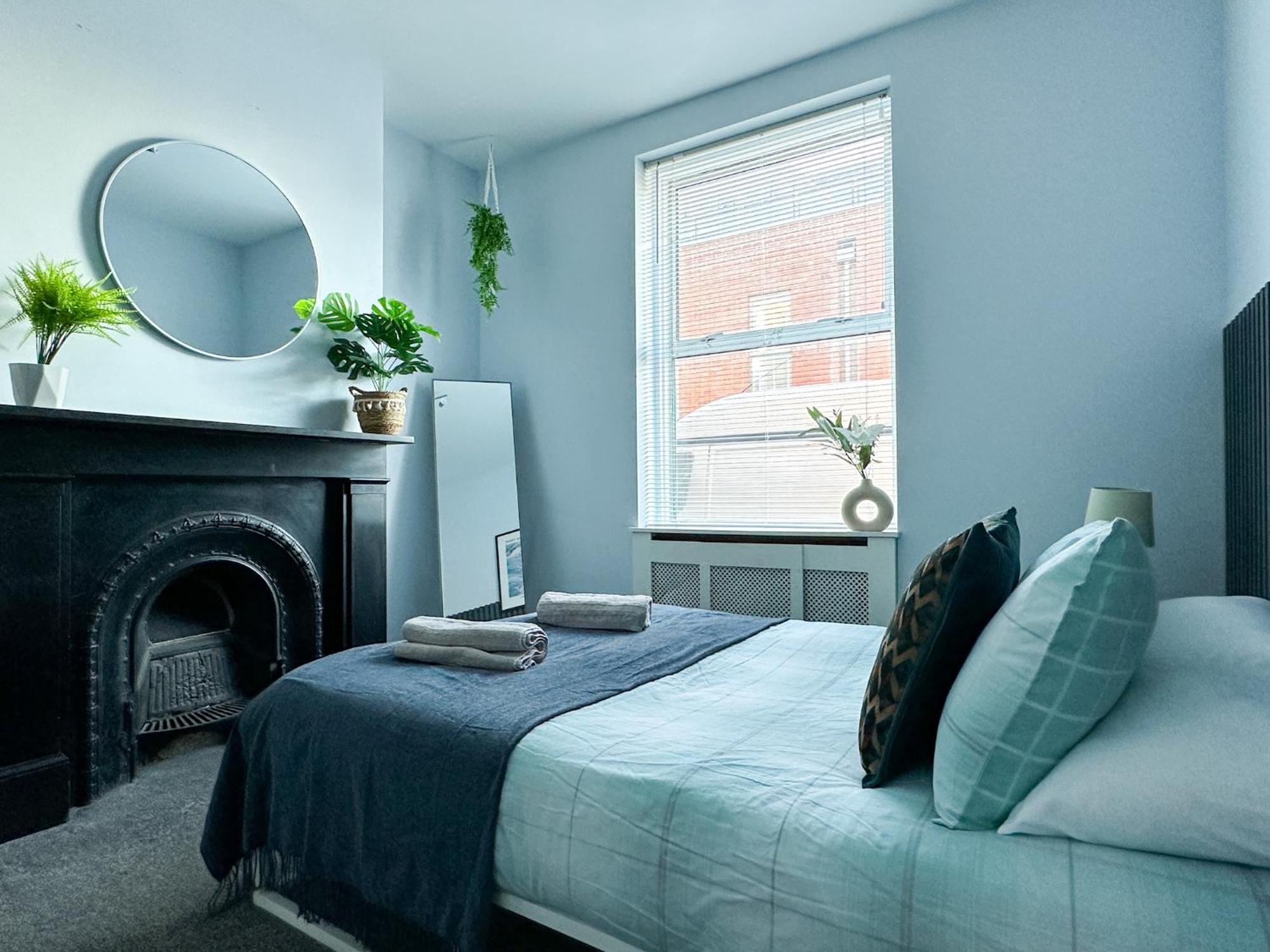 Holiday home Stylish 3-bedroom In City-centre - Superb Location! *