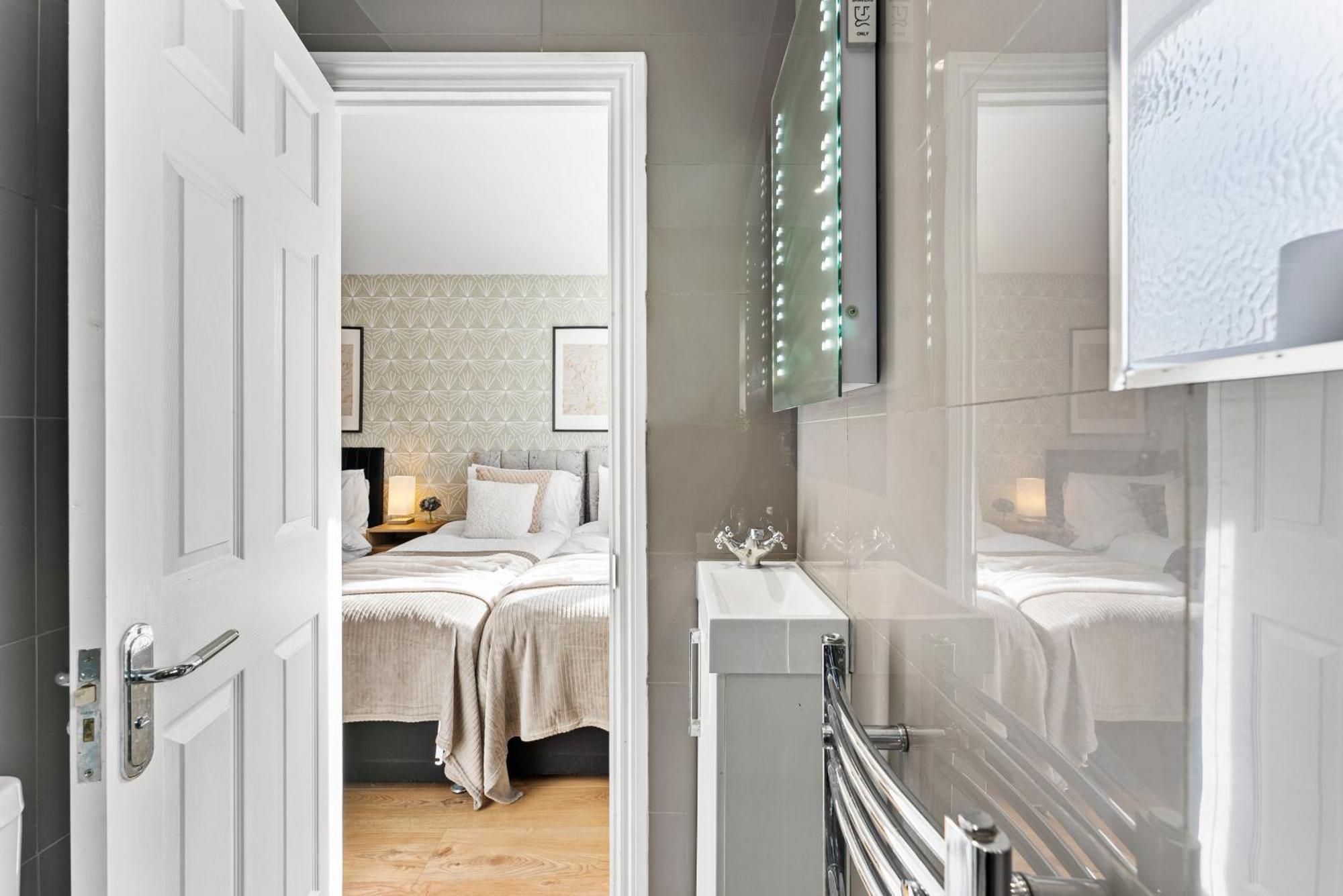 Apartment The Augustine - Stylish City Centre Gem Canterbury