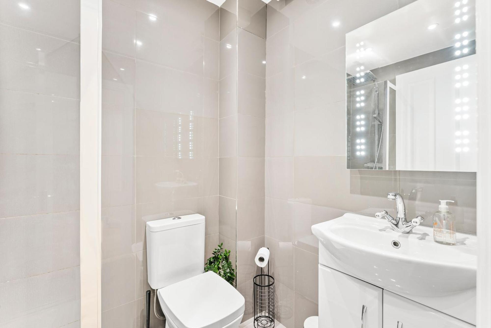 Apartment The Augustine - Stylish City Centre Gem *