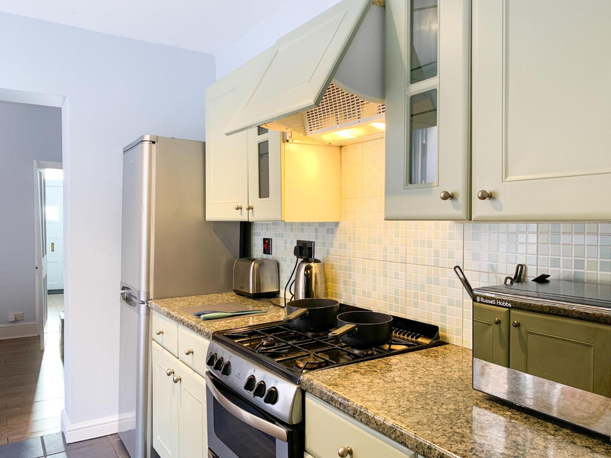 Stylish 3-bedroom In City-centre - Superb Location! *