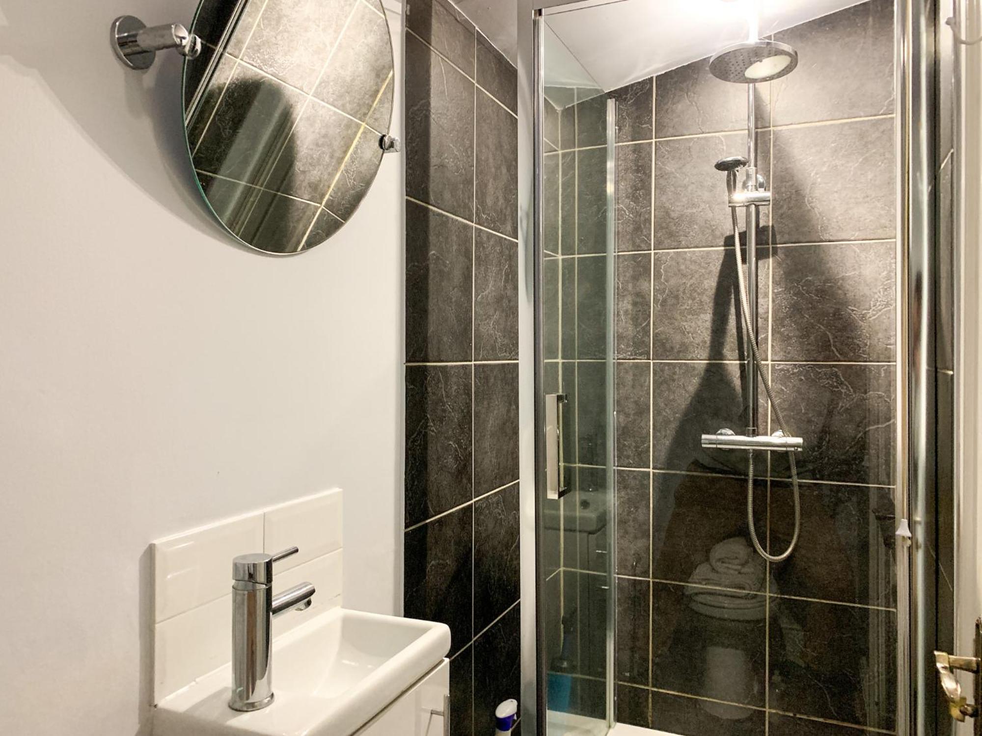 Stylish 3-bedroom In City-centre - Superb Location! Holiday home *