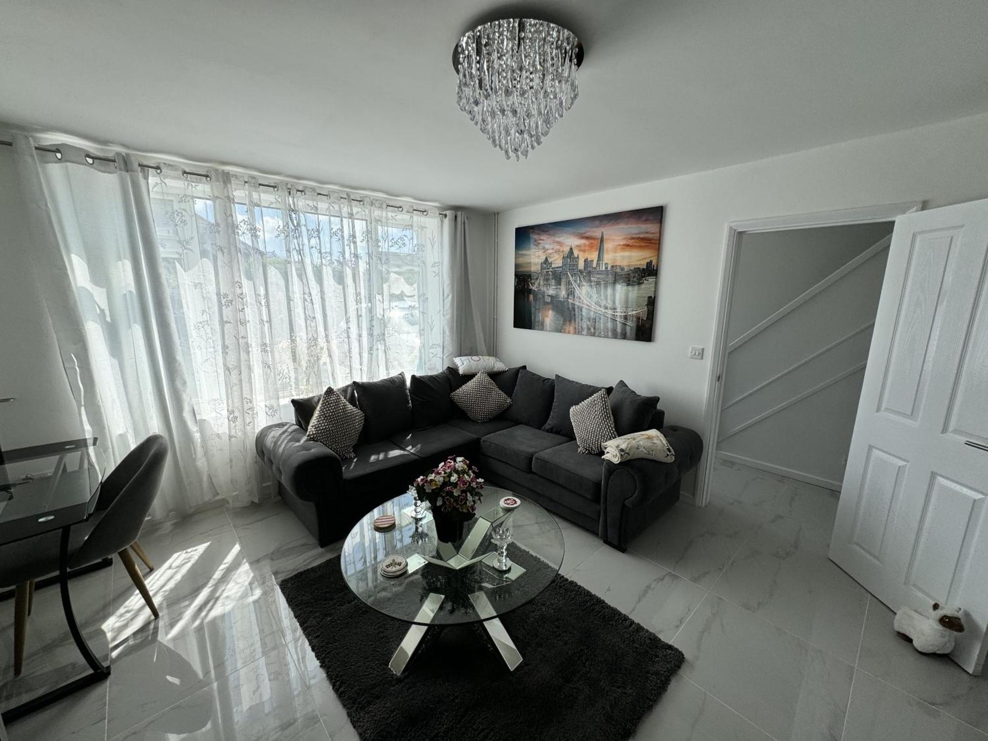 Modern 3-bed Hideaway Near Westgate With Parking Casa de férias *