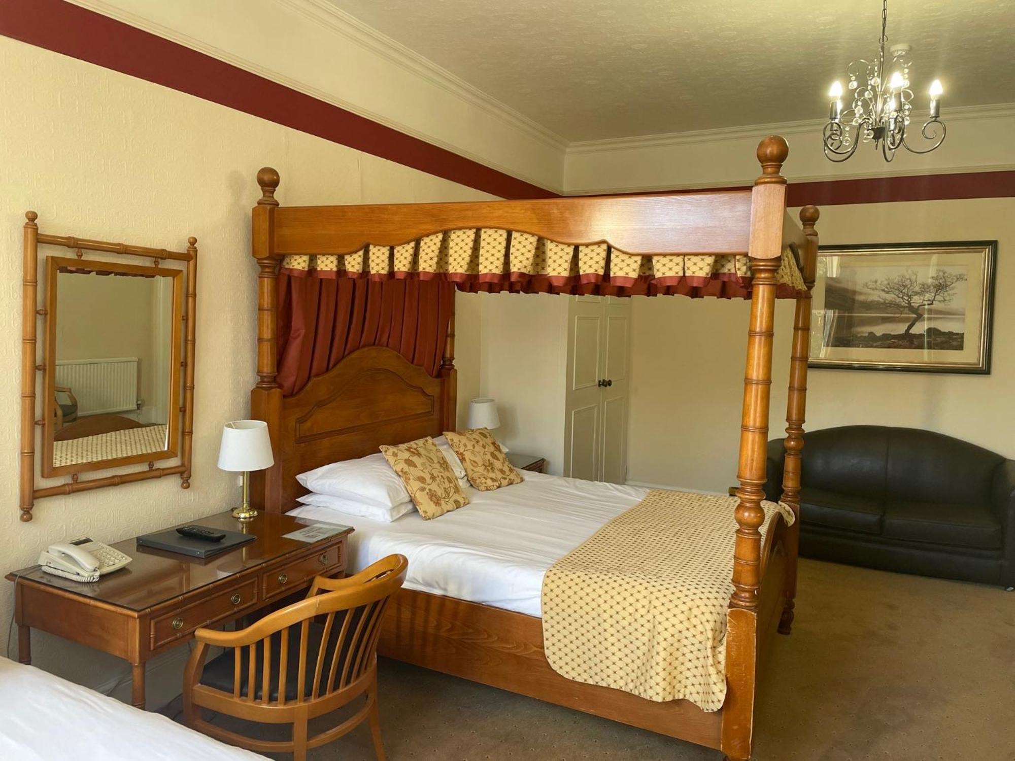And Apartment's Hotel