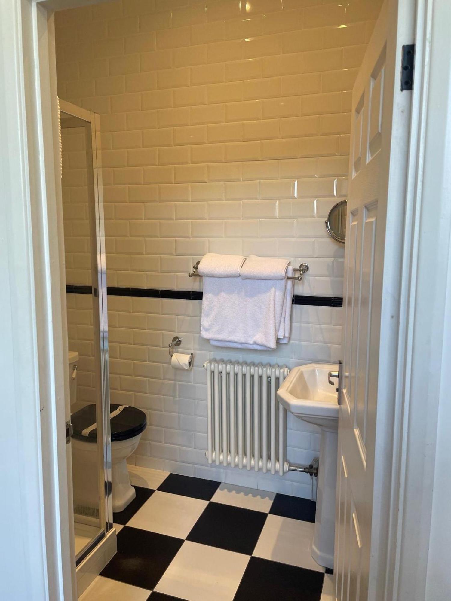 And Apartment's Hotel Canterbury
