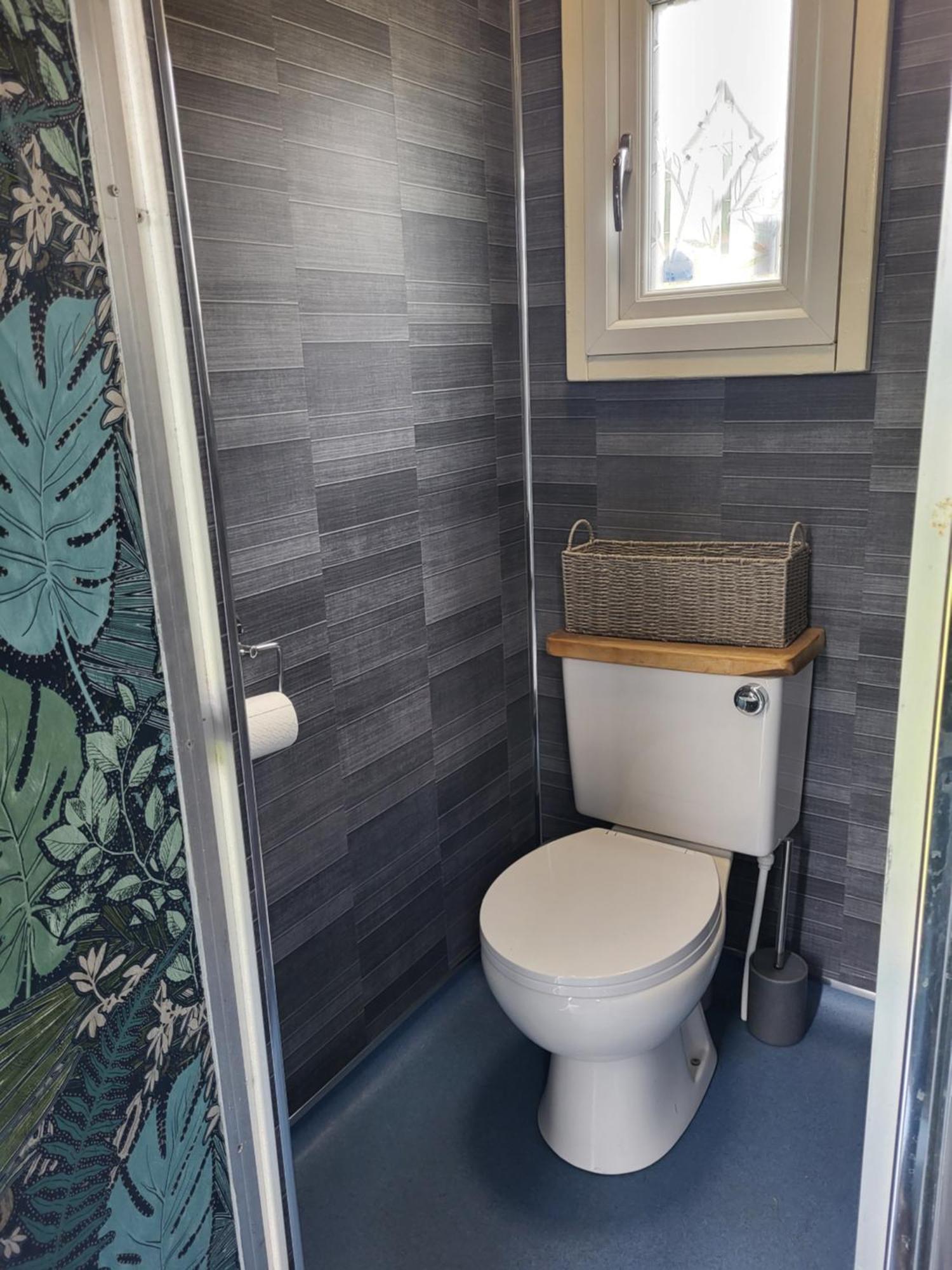 Courtlands Farm And Glamping *