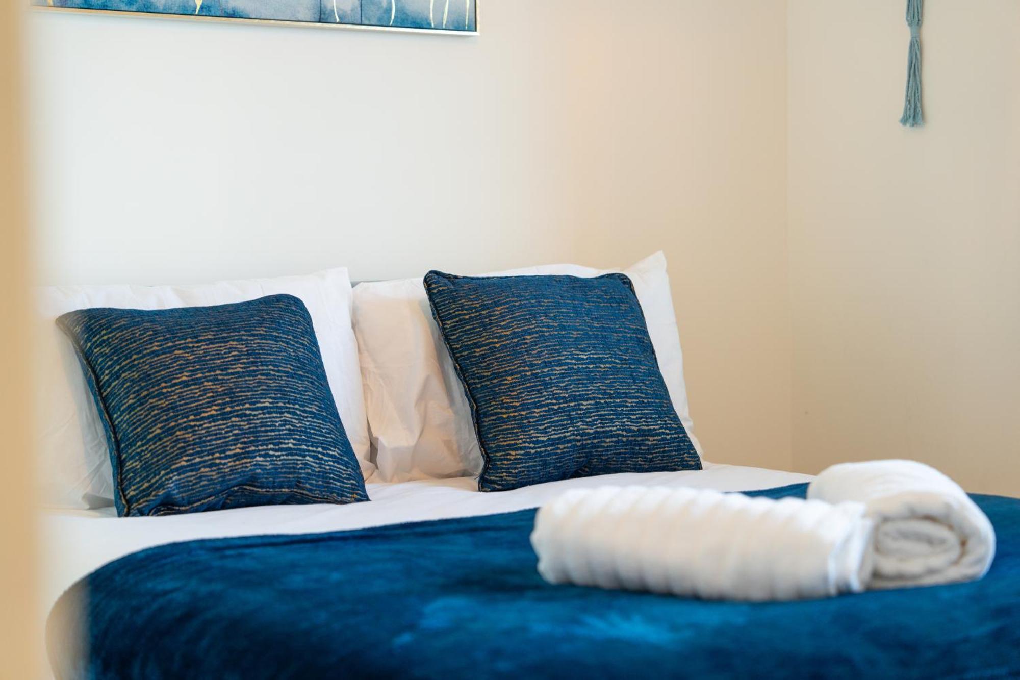 Modern Spacious House With Free Parking & Garden - Sleeps 6 - Perfect For Contractors & Families * Canterbury