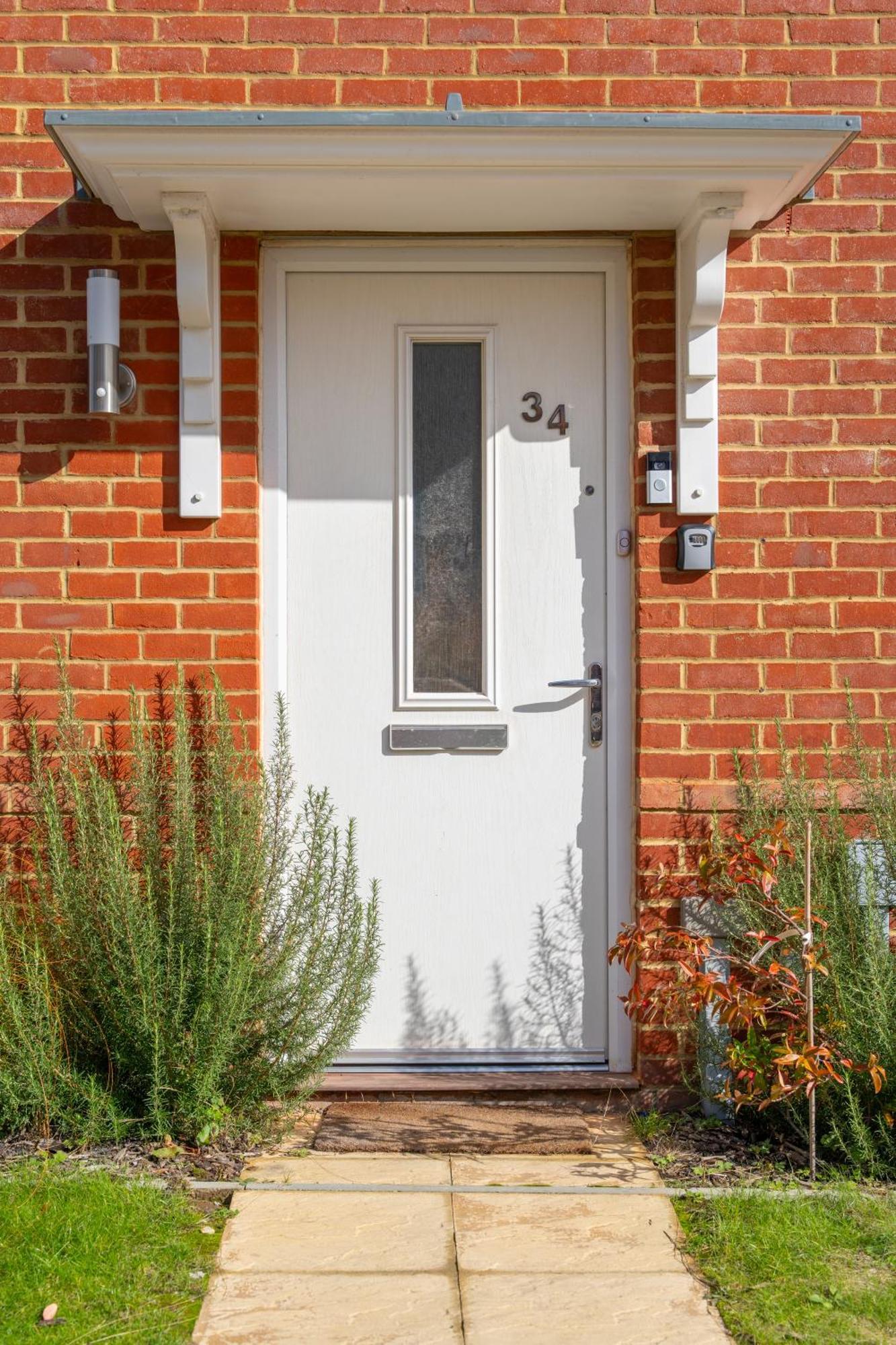 Modern Spacious House With Free Parking & Garden - Sleeps 6 - Perfect For Contractors & Families Casa de férias Canterbury