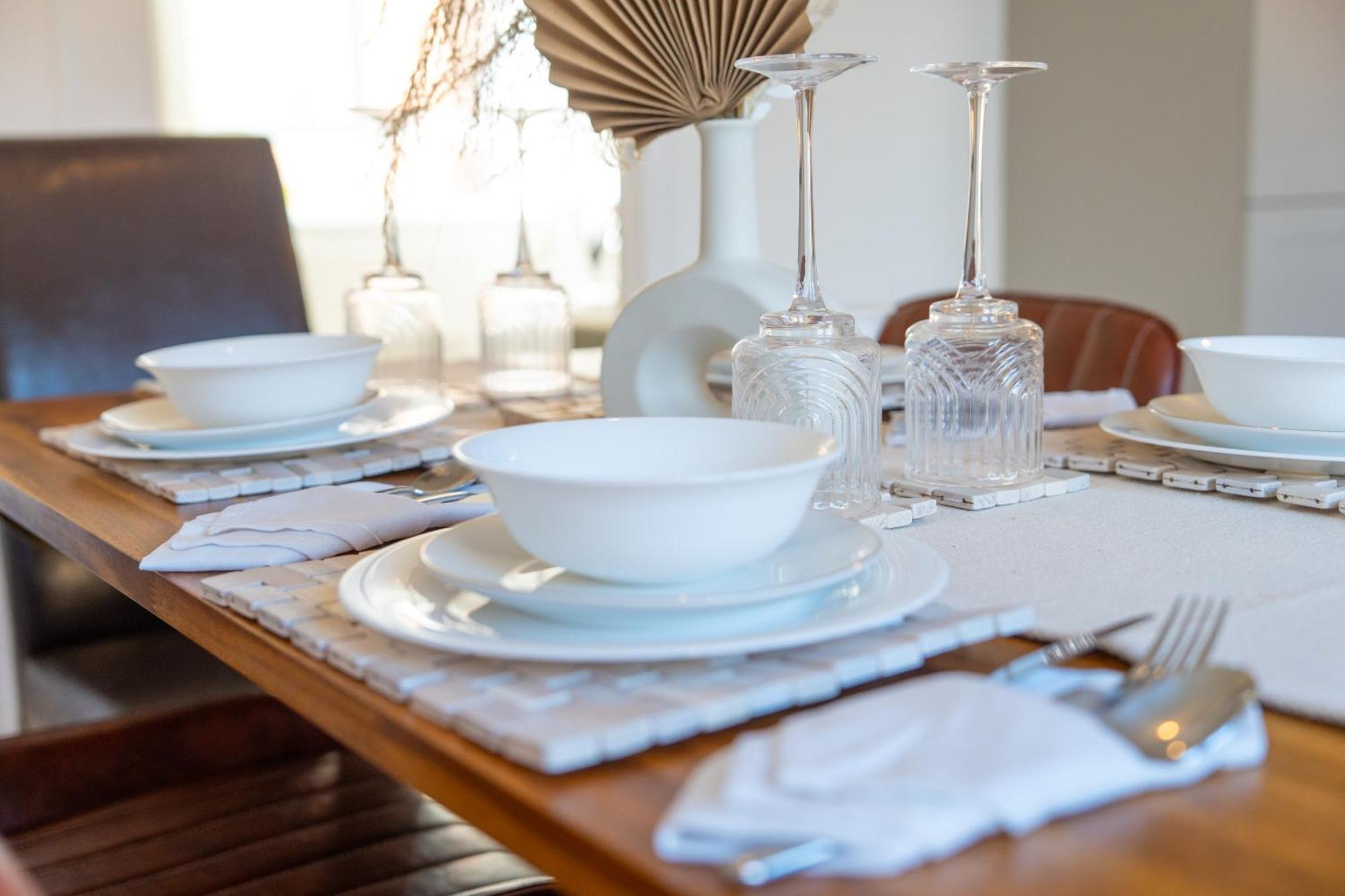 Modern Spacious House With Free Parking & Garden - Sleeps 6 - Perfect For Contractors & Families *