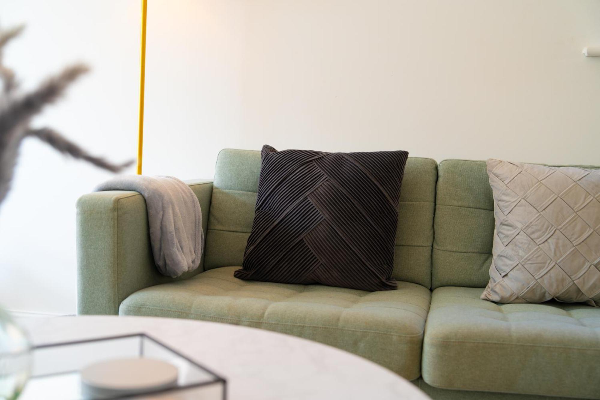 Modern Spacious House With Free Parking & Garden - Sleeps 6 - Perfect For Contractors & Families Casa de férias