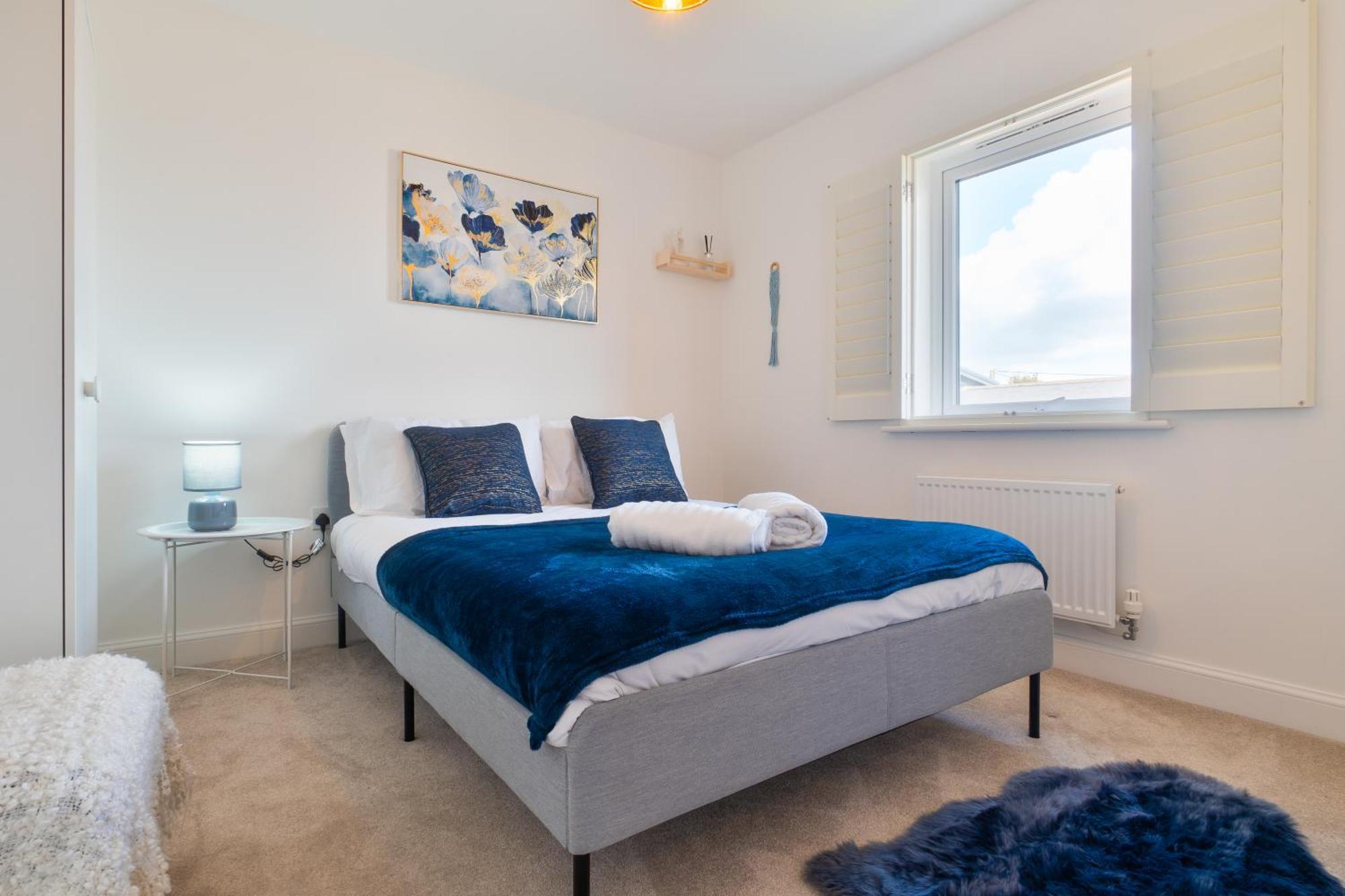 Casa de férias Modern Spacious House With Free Parking & Garden - Sleeps 6 - Perfect For Contractors & Families *