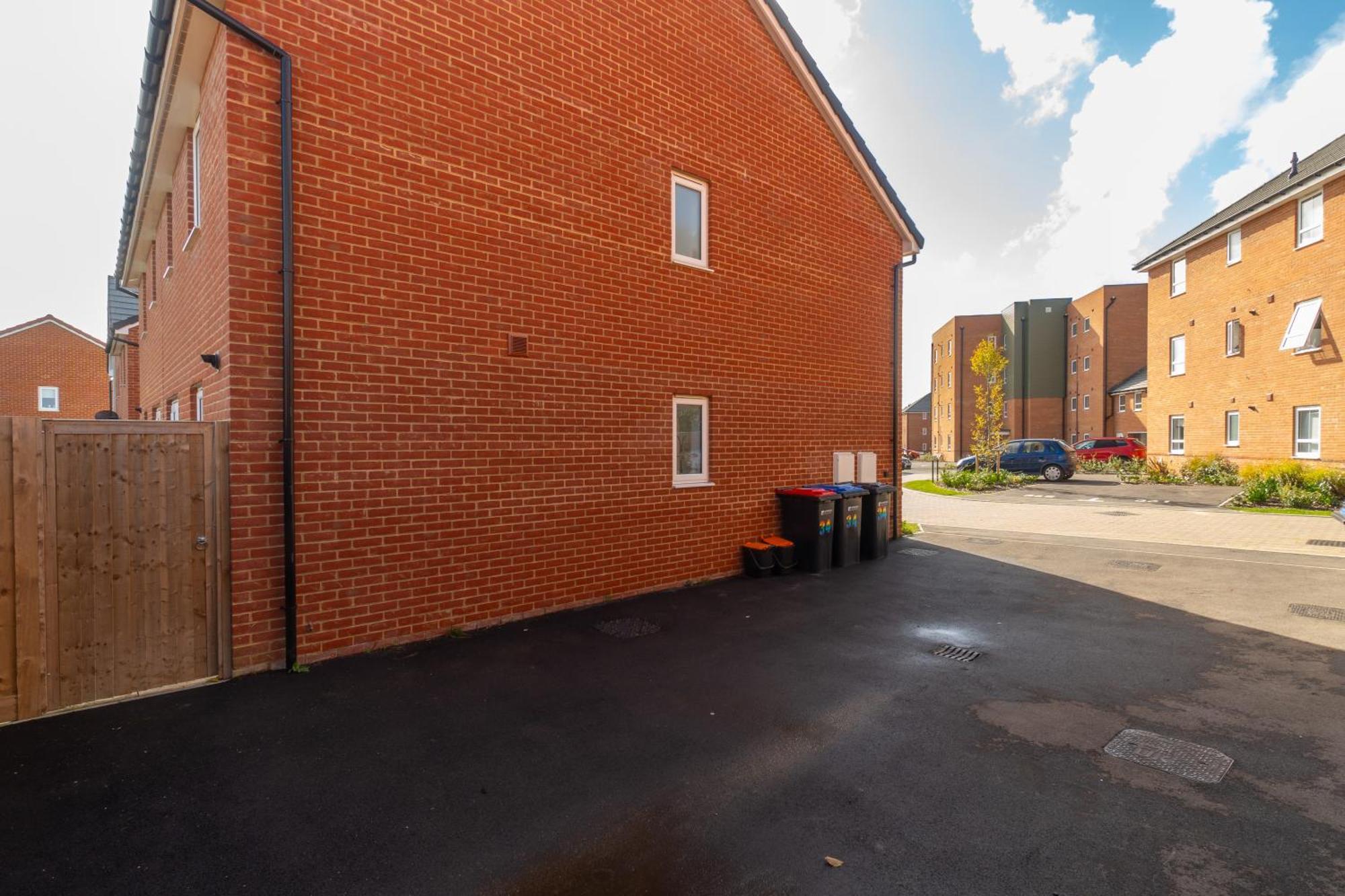 Modern Spacious House With Free Parking & Garden - Sleeps 6 - Perfect For Contractors & Families * Canterbury