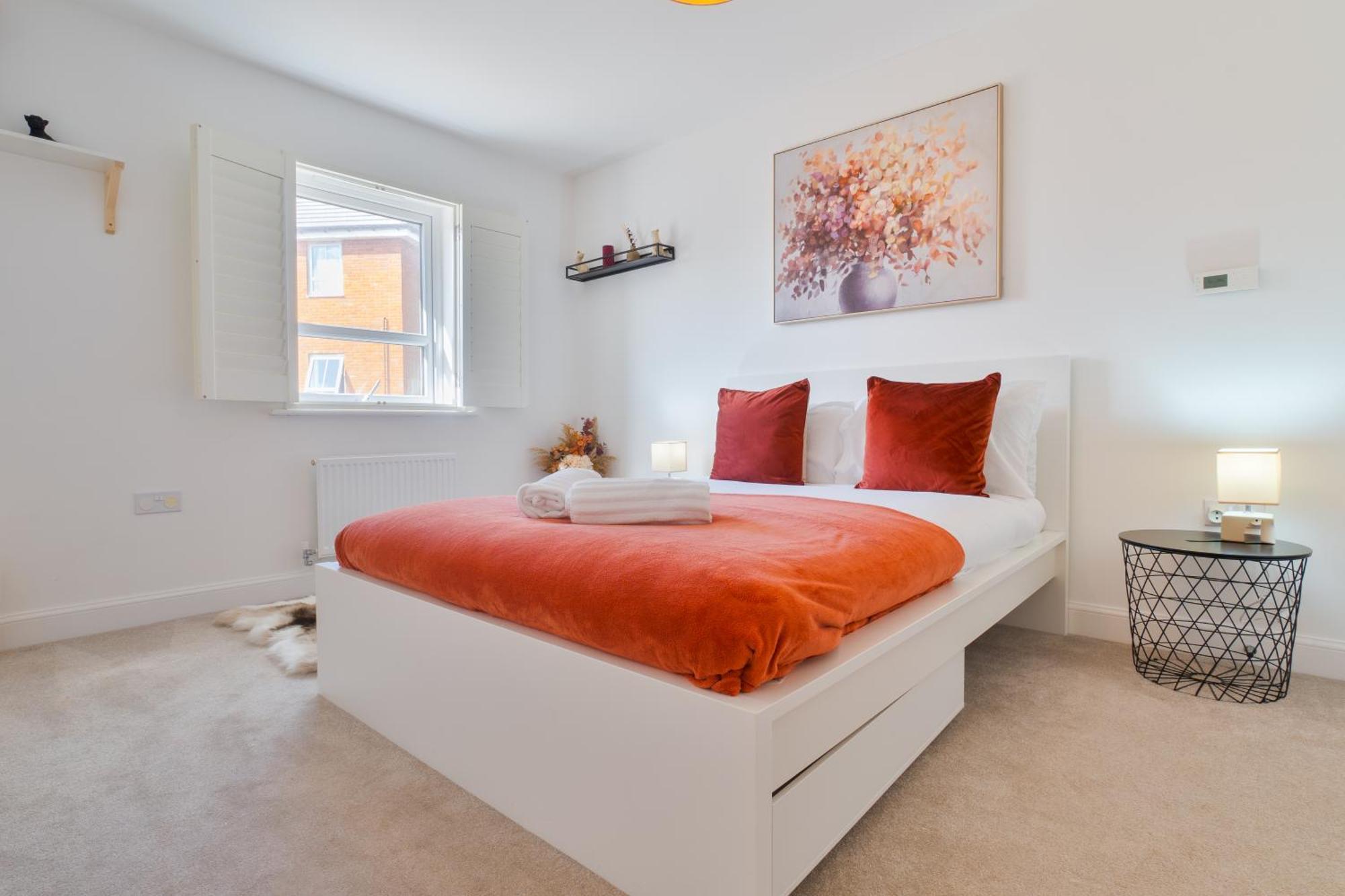 Casa de férias Modern Spacious House With Free Parking & Garden - Sleeps 6 - Perfect For Contractors & Families *