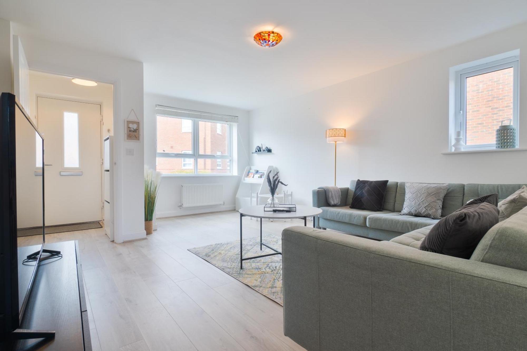 Casa de férias Modern Spacious House With Free Parking & Garden - Sleeps 6 - Perfect For Contractors & Families Canterbury