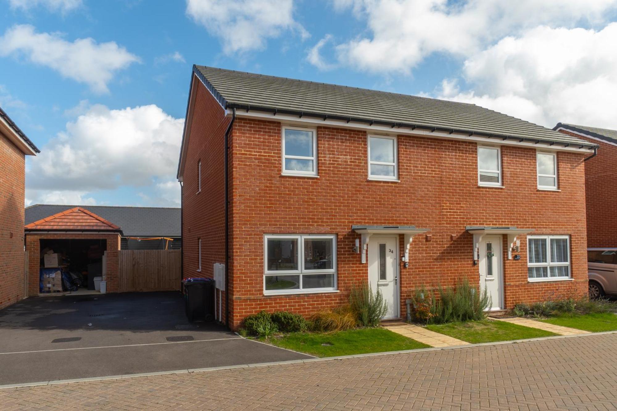Casa de férias Modern Spacious House With Free Parking & Garden - Sleeps 6 - Perfect For Contractors & Families Canterbury