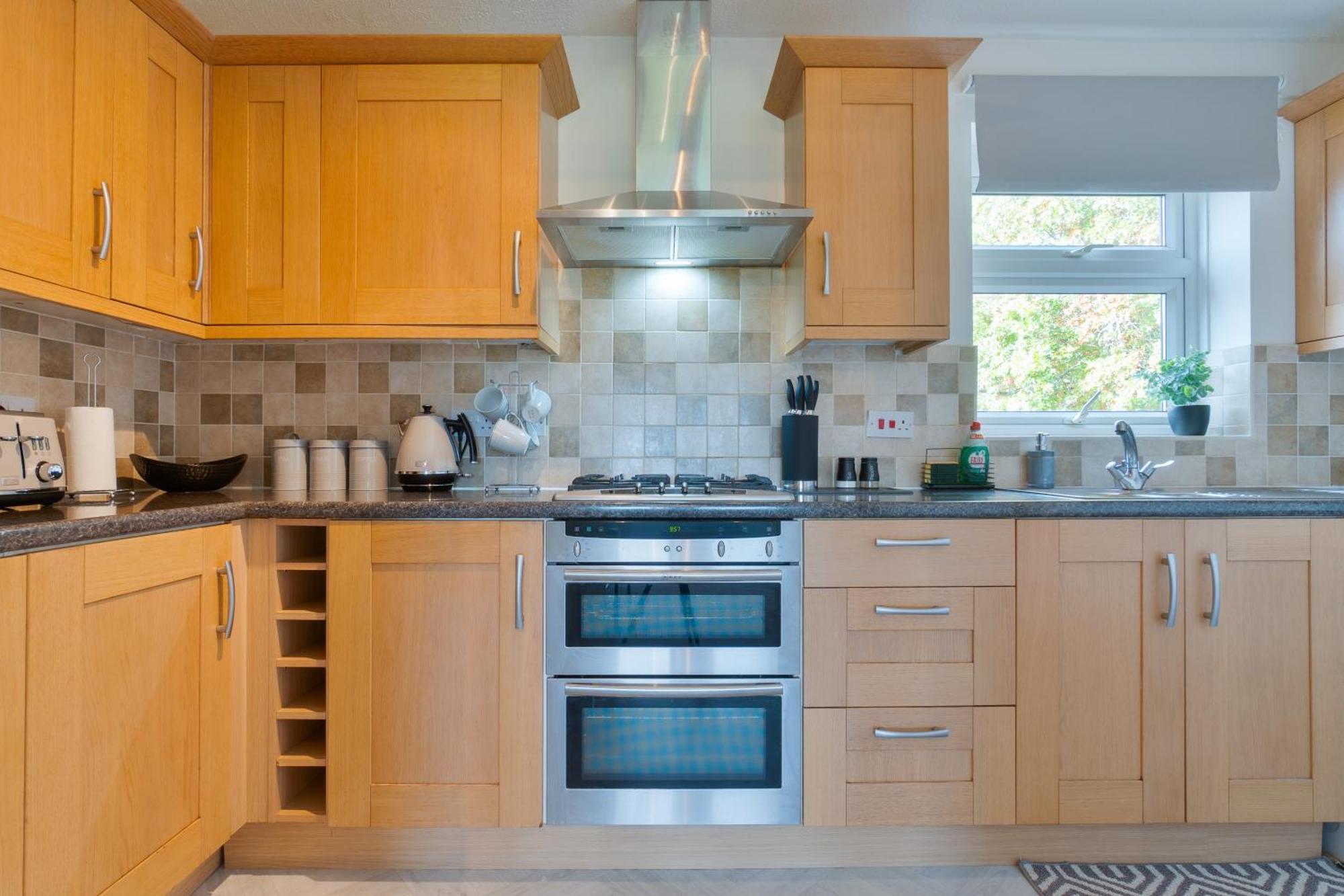 Trendy With Free Parking - Perfect For Contractors And Families Apartment *
