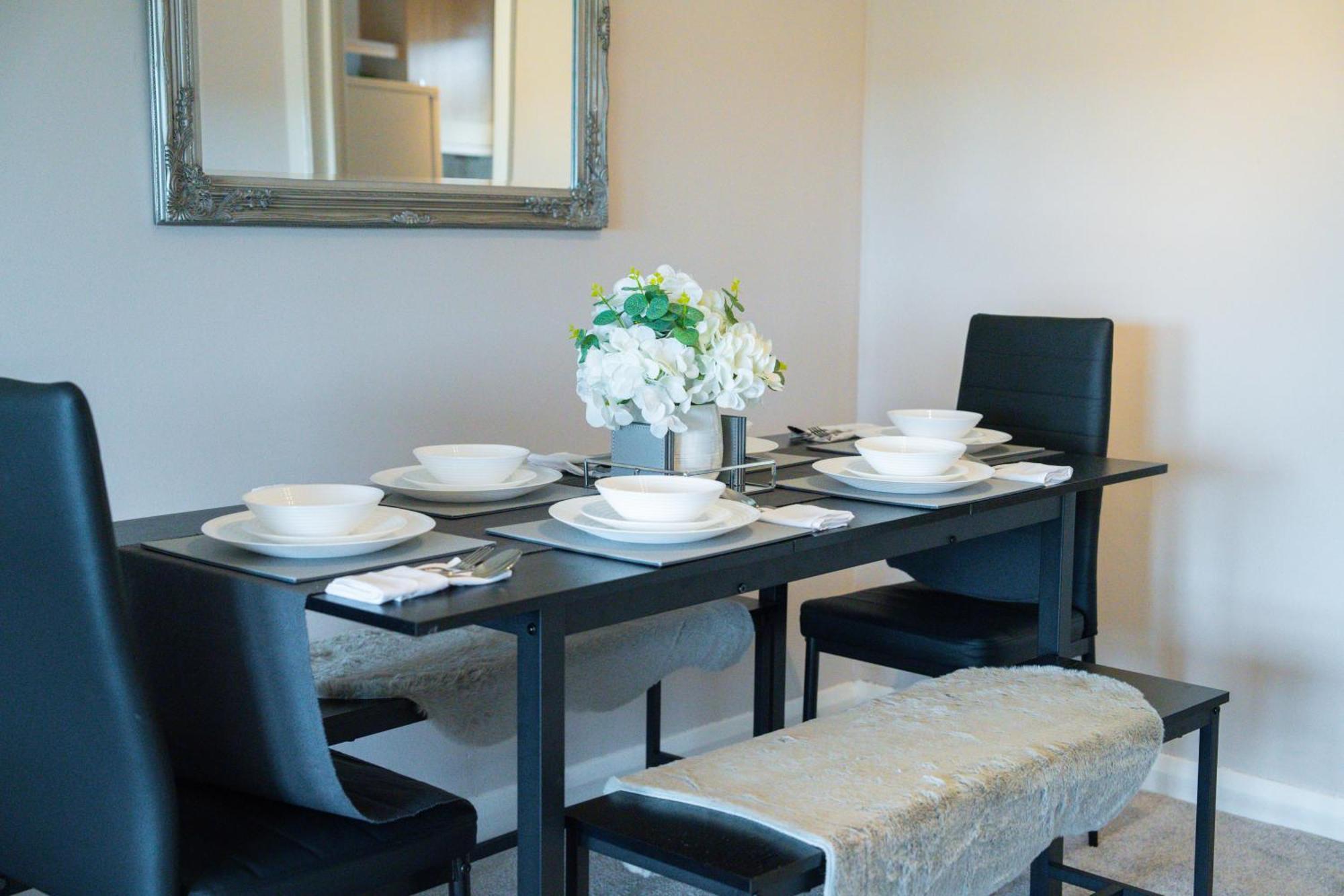 Trendy With Free Parking - Perfect For Contractors And Families