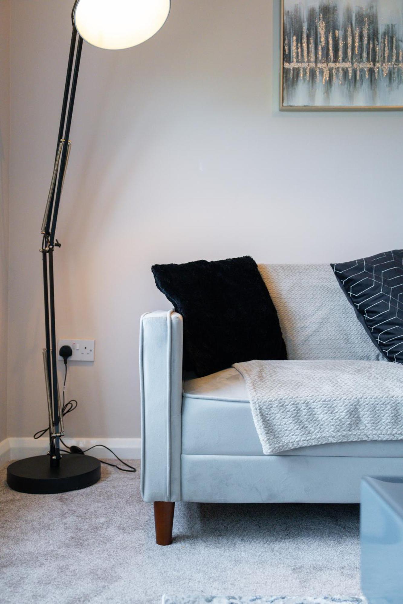 Trendy With Free Parking - Perfect For Contractors And Families Apartment *