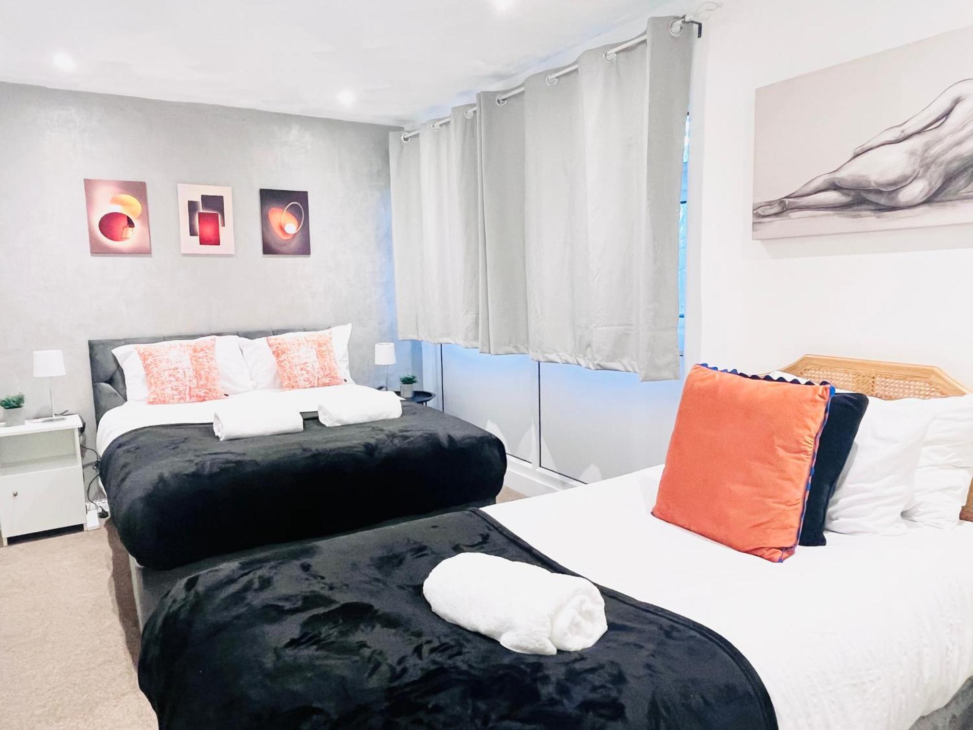 Centre 4bedroom House With Free Parking