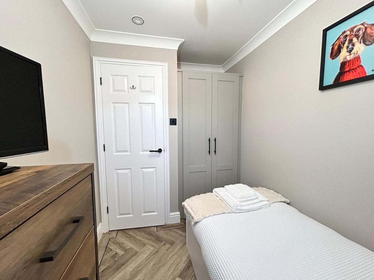 Holiday home Stylish In With Parking