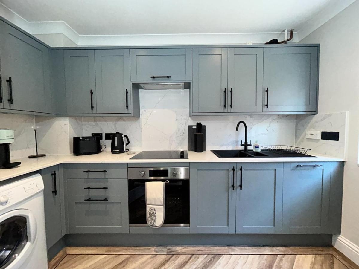 Stylish In With Parking Holiday home Canterbury