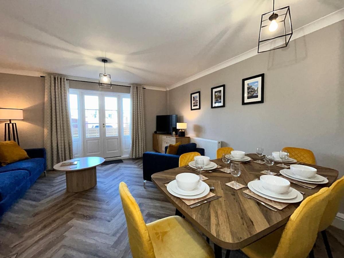 Holiday home Stylish In With Parking