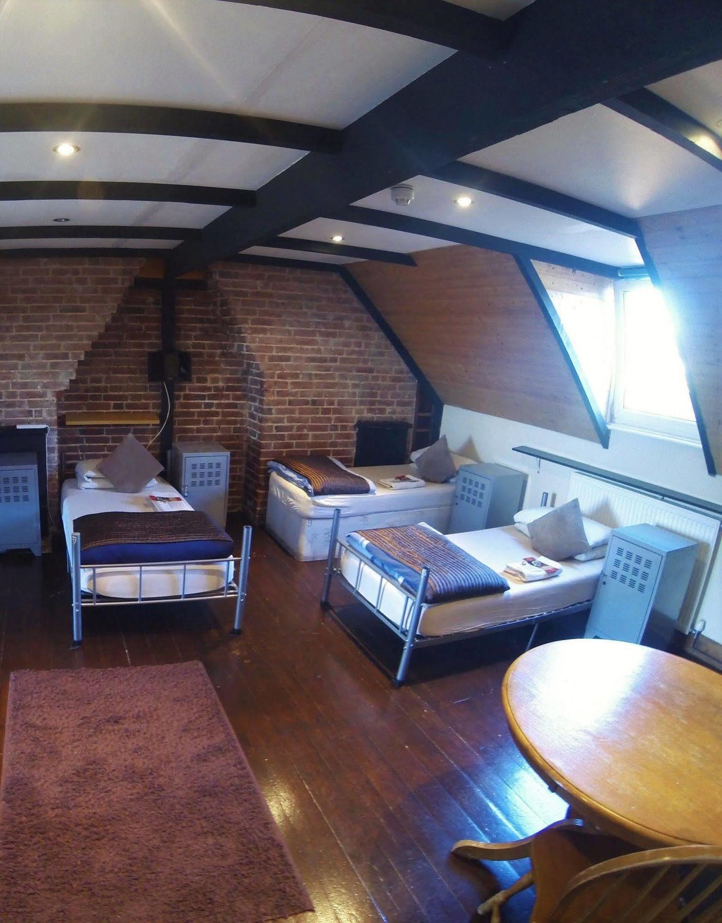 Kipps Backpackers Hostel *